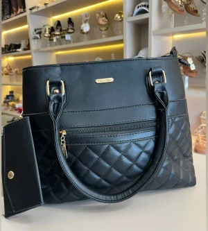 Bolsa Tote Grande Preta Matelassê com Carteira Detachável