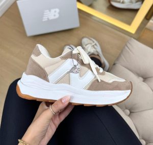 Tênis New Balance Casual Feminino Bege Chunky - Estilo Retrô Urban