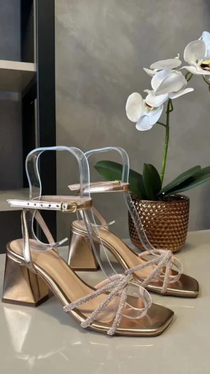 Sandália Salto Bloco Metalizada Rosé com Strass