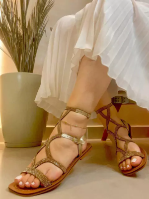 Sandália Rasteira Gladiadora de Strass Prata Bico Quadrado