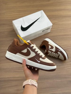 Tênis airforce caramelo