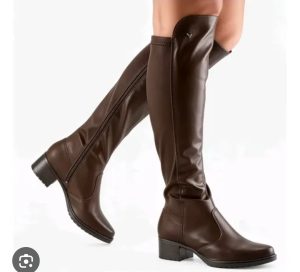 Bota marrom cano longo
